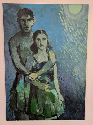 Jeune couple sous la lune