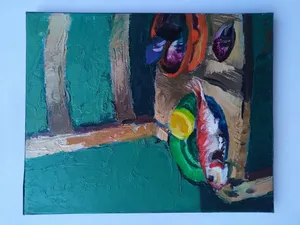 Chaise et plat de poissons